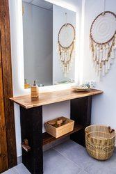 Lustro Model B z piaskowaną ramą i podświetleniem LED z drewnianą ramką